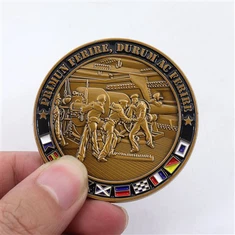 Koin Tantangan Natal Enamel Logam Kosong